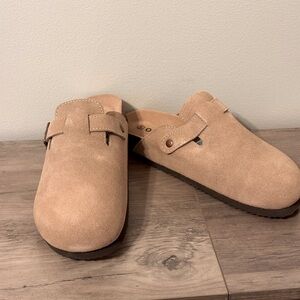 NWT NIB Suede sandals W 8.5